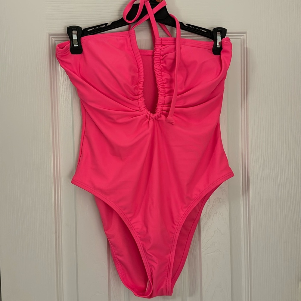 Keyhole Cutout One Piece Swimsuit